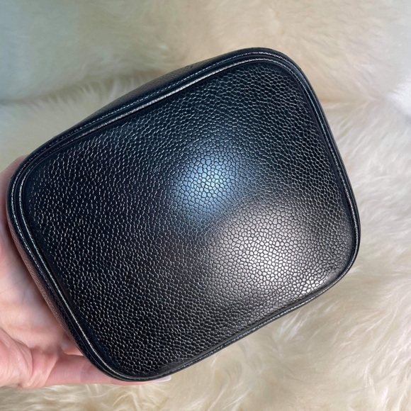Authentic Vintage Chanel Vanity Bag. - Picture 6 of 7